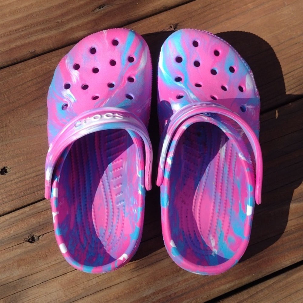 Crocs Marbled Classic Clogs Size J2 - Picture 6 of 8